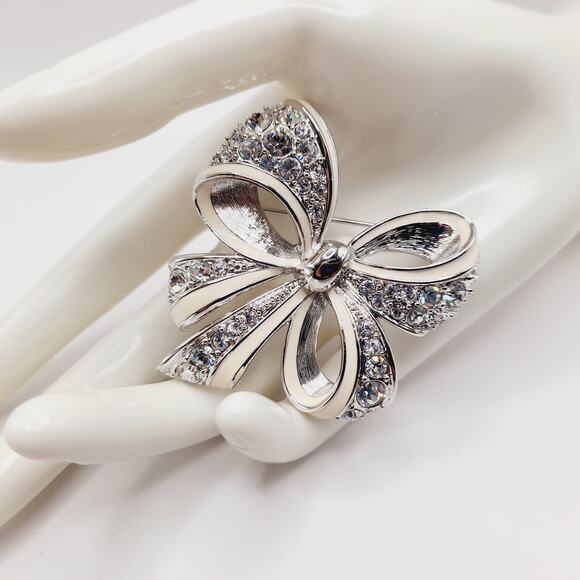 Vintage Nolan Miller Bow Brooch Rhodium Plated Clear Rhinestone White Enamel - Picture 7 of 11
